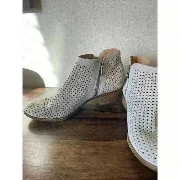 NEW Lucky Brand Booties Gray Perforated Leather Suede 9.5 Bayley zipper - Picture 5 of 8